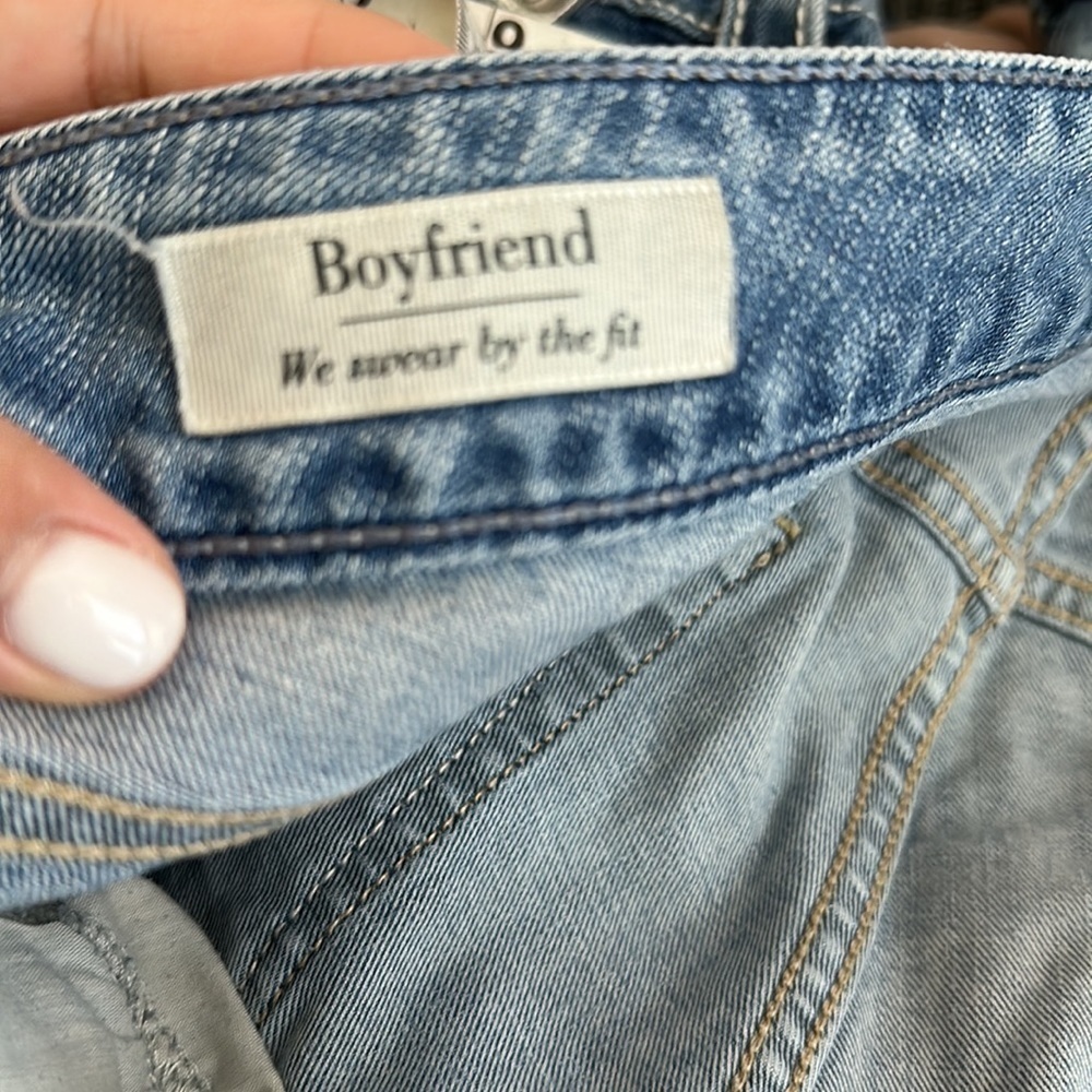 Torrid Boyfriend Distressed Ripped Leg Light Wash Bermuda Stretch Shorts Size 16 - Picture 3 of 8